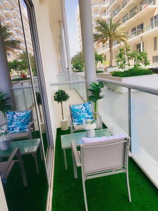 Beach Dream - A Luxury 1 Bedroom Apartment With Direct Beach Access Rász el-Haima Kültér fotó