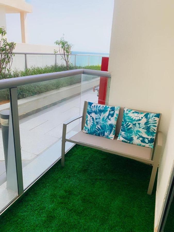 Beach Dream - A Luxury 1 Bedroom Apartment With Direct Beach Access Rász el-Haima Kültér fotó