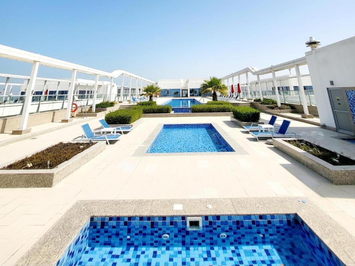 Beach Dream - A Luxury 1 Bedroom Apartment With Direct Beach Access Rász el-Haima Kültér fotó
